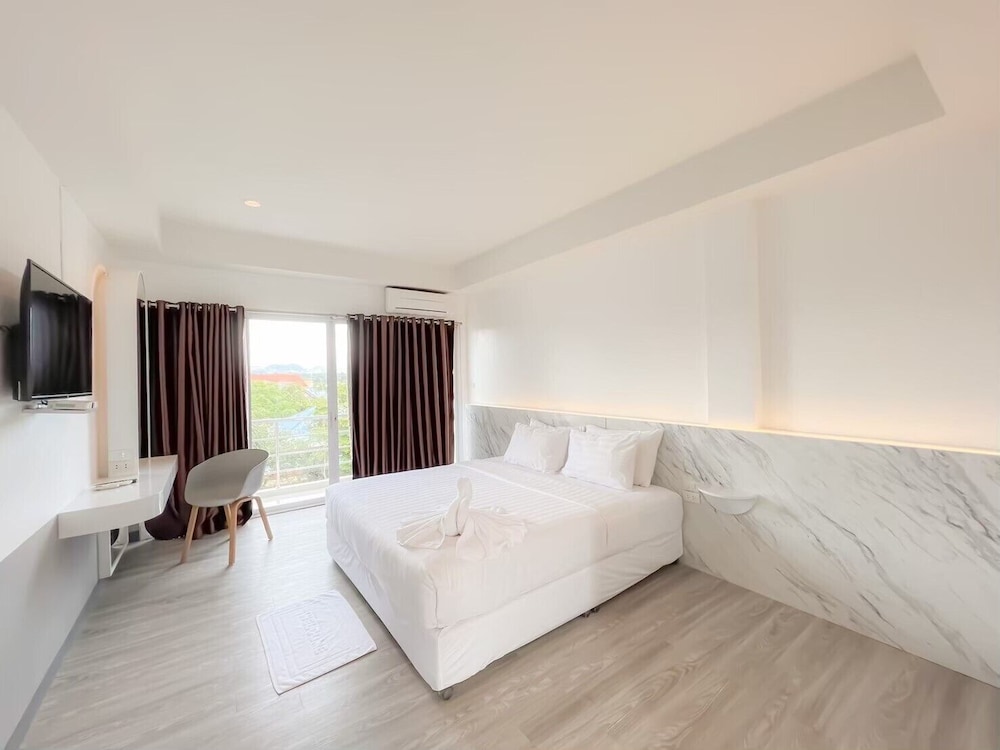 The Room Hotel 24/50