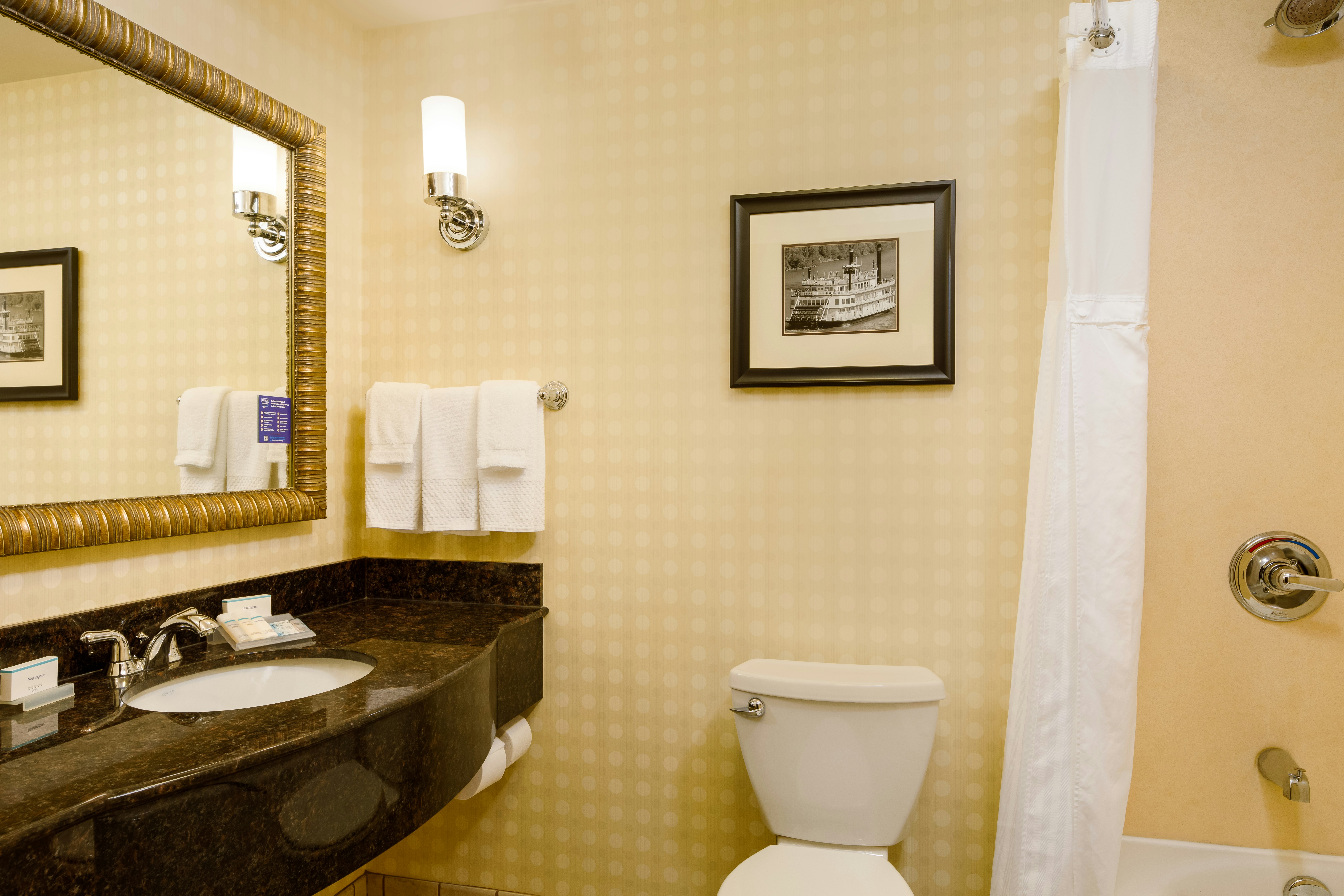 جناح بسرير كينج بغرفة نوم واحدة، Hilton Garden Inn Cincinnati Blue Ash 3/4