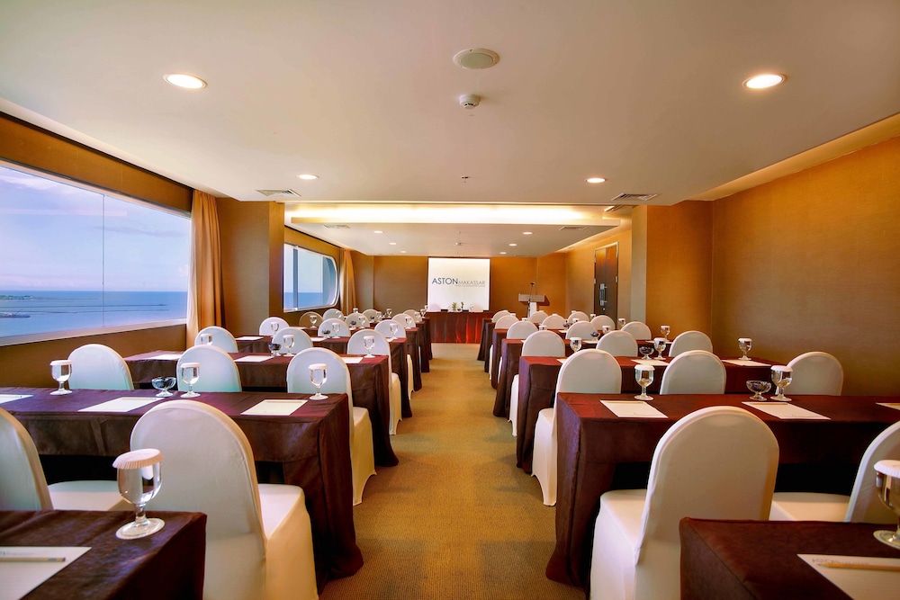 Aston Makassar Hotel and Convention Center 36/48