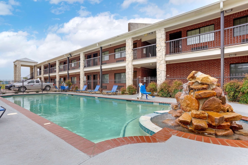Best Western Inn Of Brenham 1/33