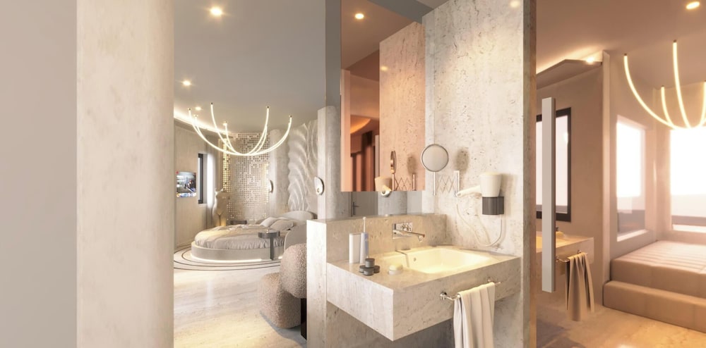 LUXURY, SUITE, KING BED, TERRACE