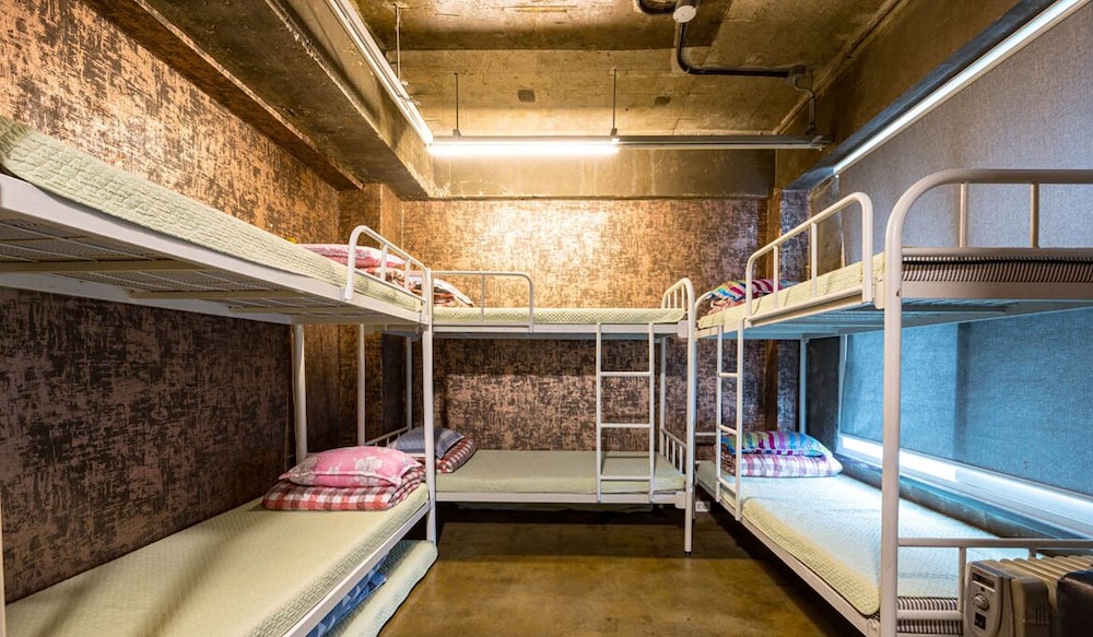 FEMALE DORM, FEMALE ONLY