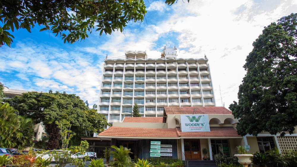 WOODLANDS HOTEL 6/50