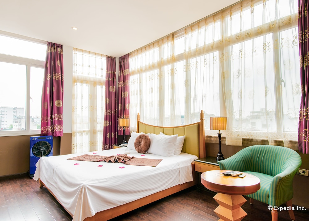Golden Sun Villa Hotel 43/73