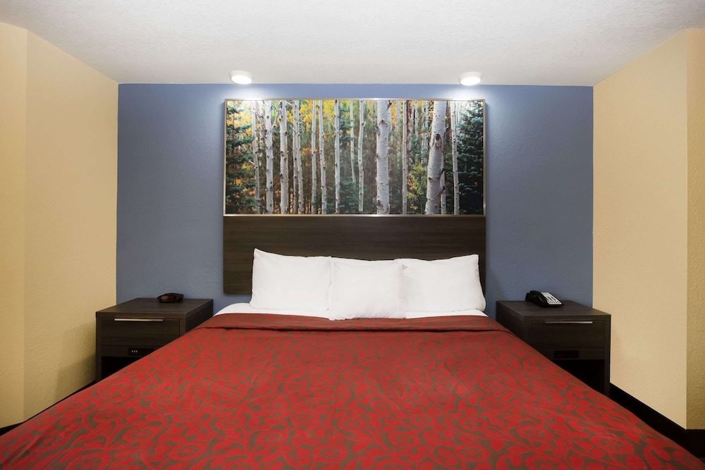 Days Inn By Wyndham Blue Springs 13/29