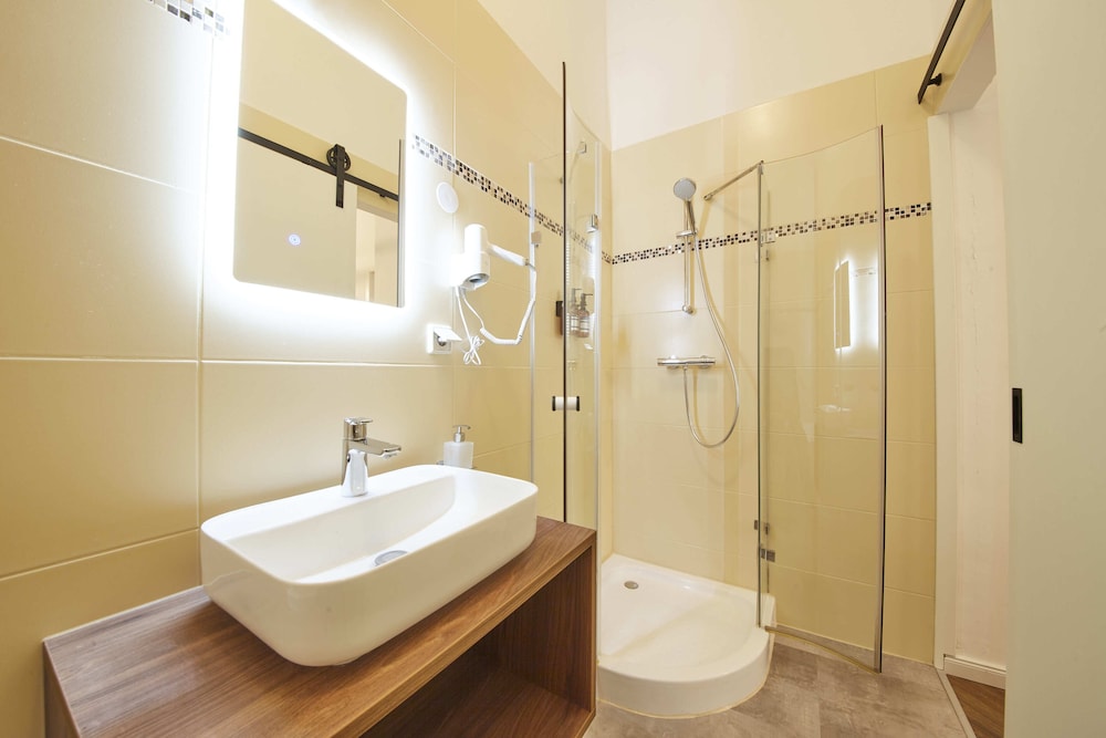 Nove Boutique Apartments 45/50