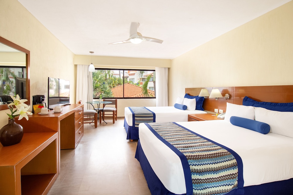Plaza Pelicanos Grand Beach Resorts 18/65