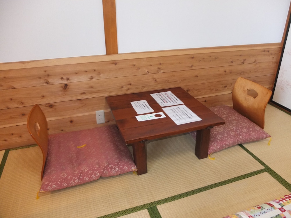 Turtle Inn Nikko 53/63