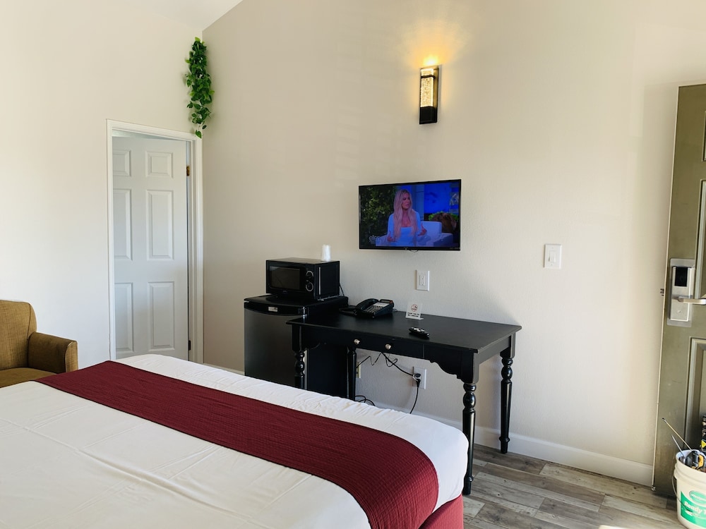 ROOM, KING BED