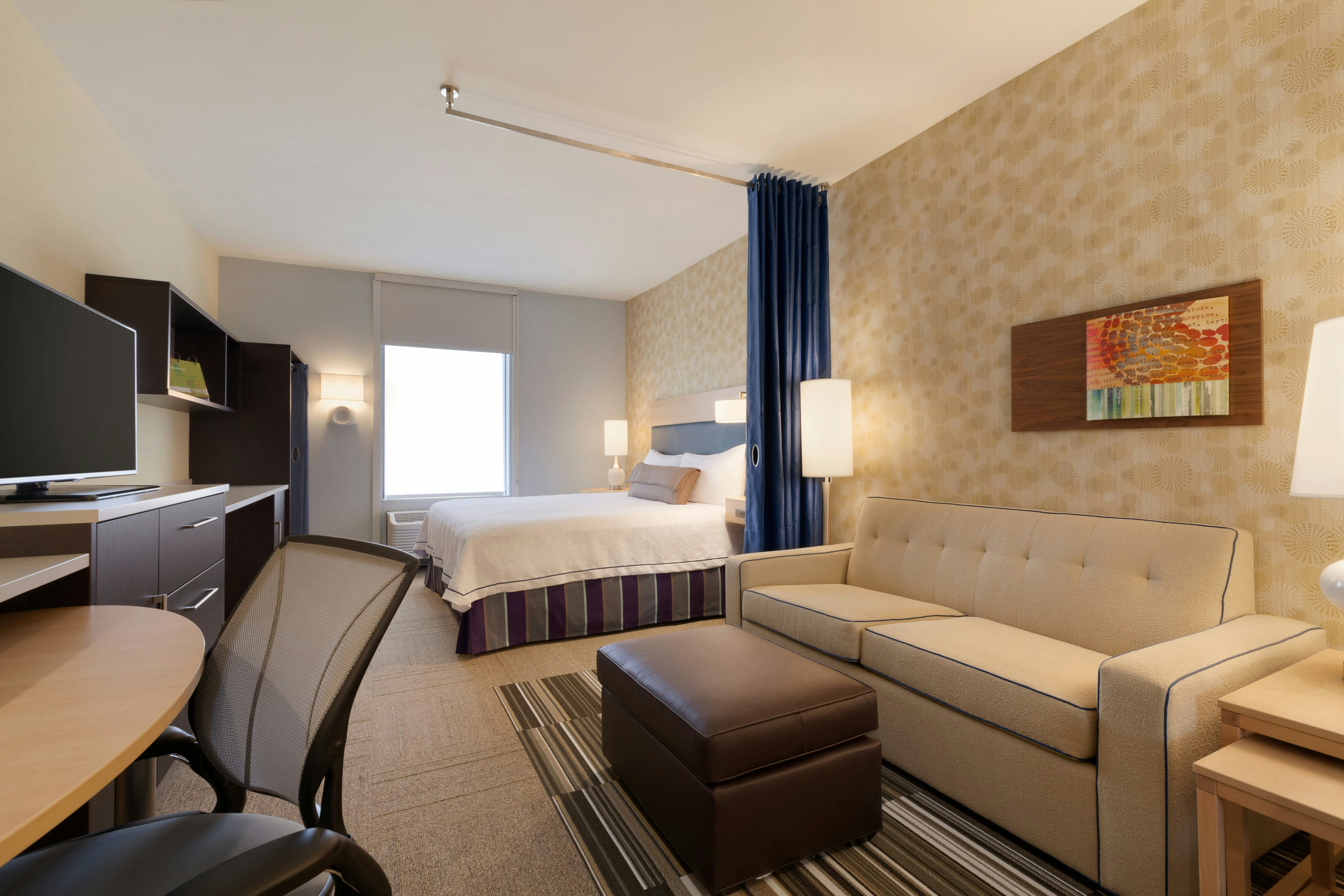 STUDIO, SUITE, KING BED