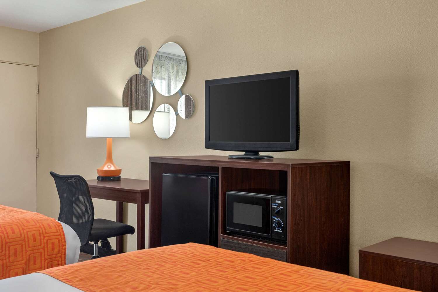 Howard Johnson By Wyndham Pigeon Forge 57/68