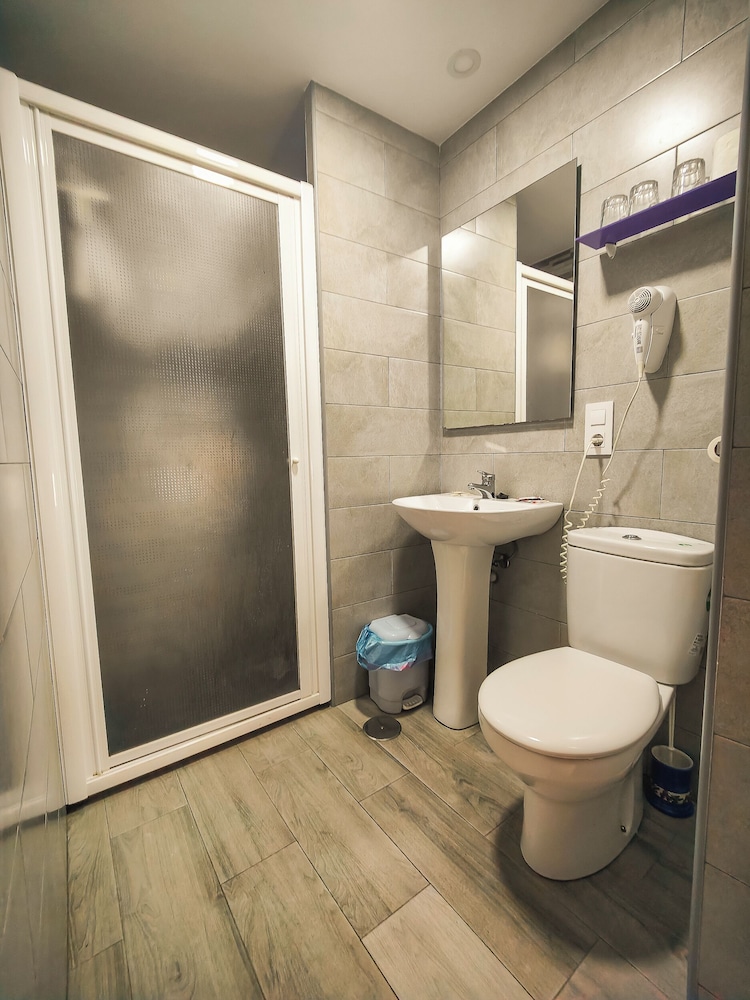 hostal paris