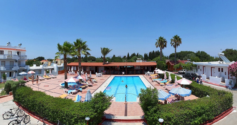 Sandys Studios Apartments And Log Villas 36/46