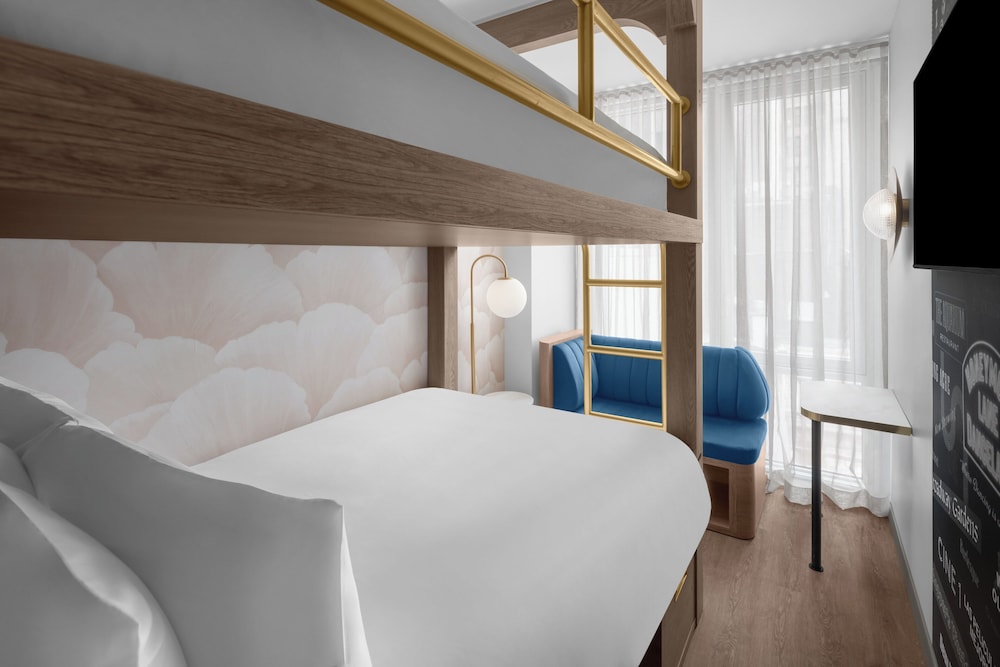 Room, Bunk Bed, Times Square View