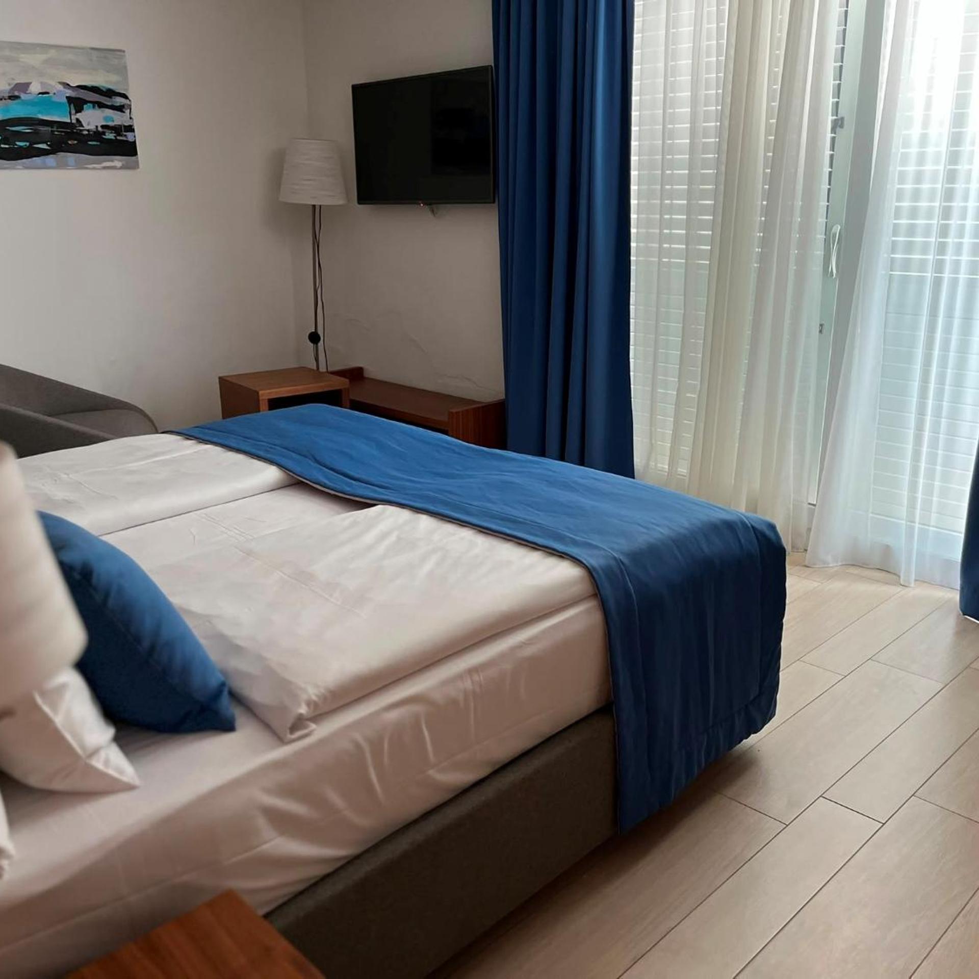 Deluxe, Double Bed