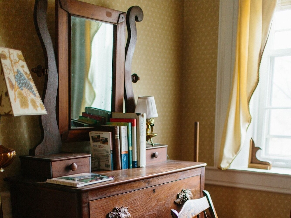 Cave Hill Farm Bed and Breakfast 50/50