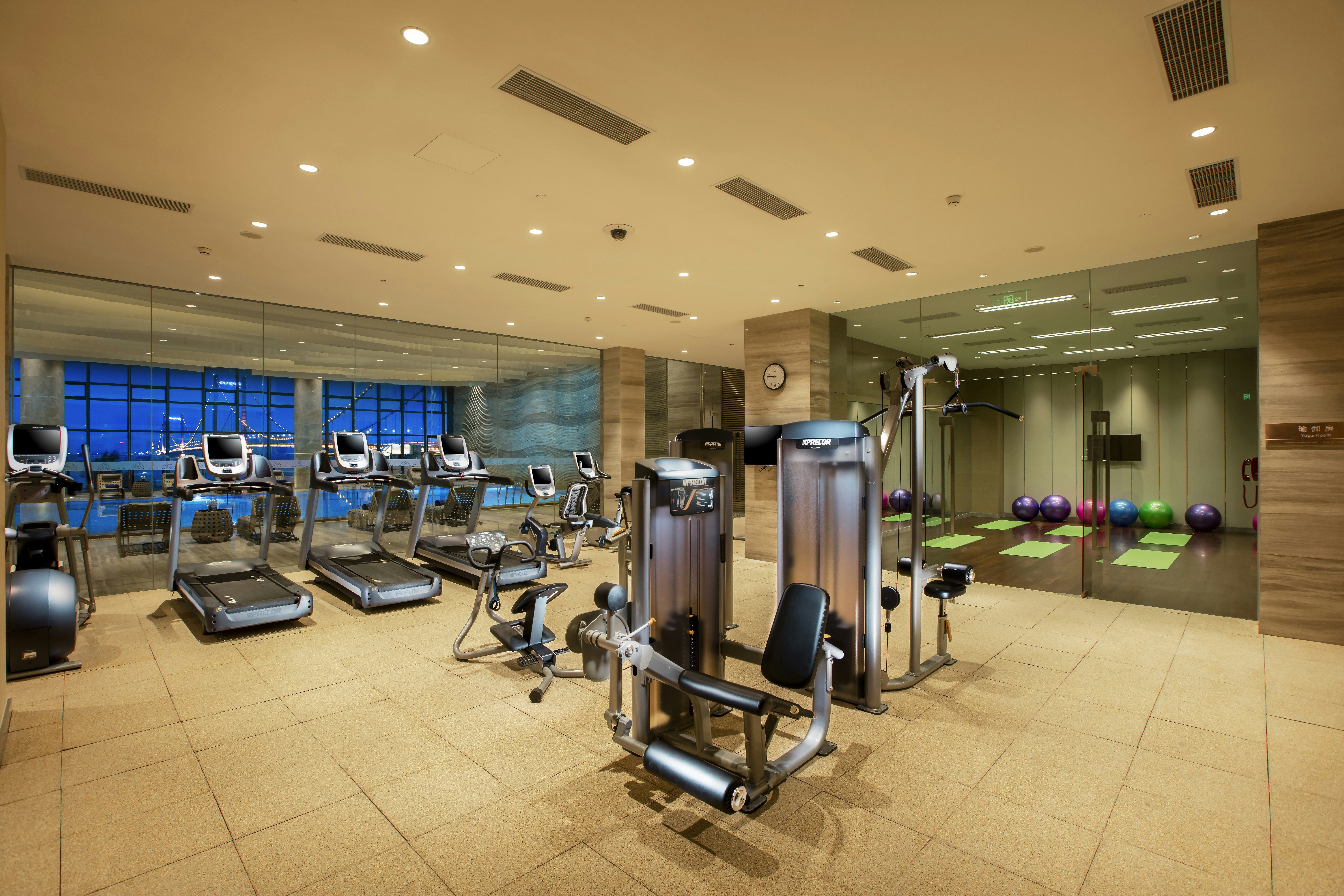 HILTON WUHAN RIVERSIDE 35/79
