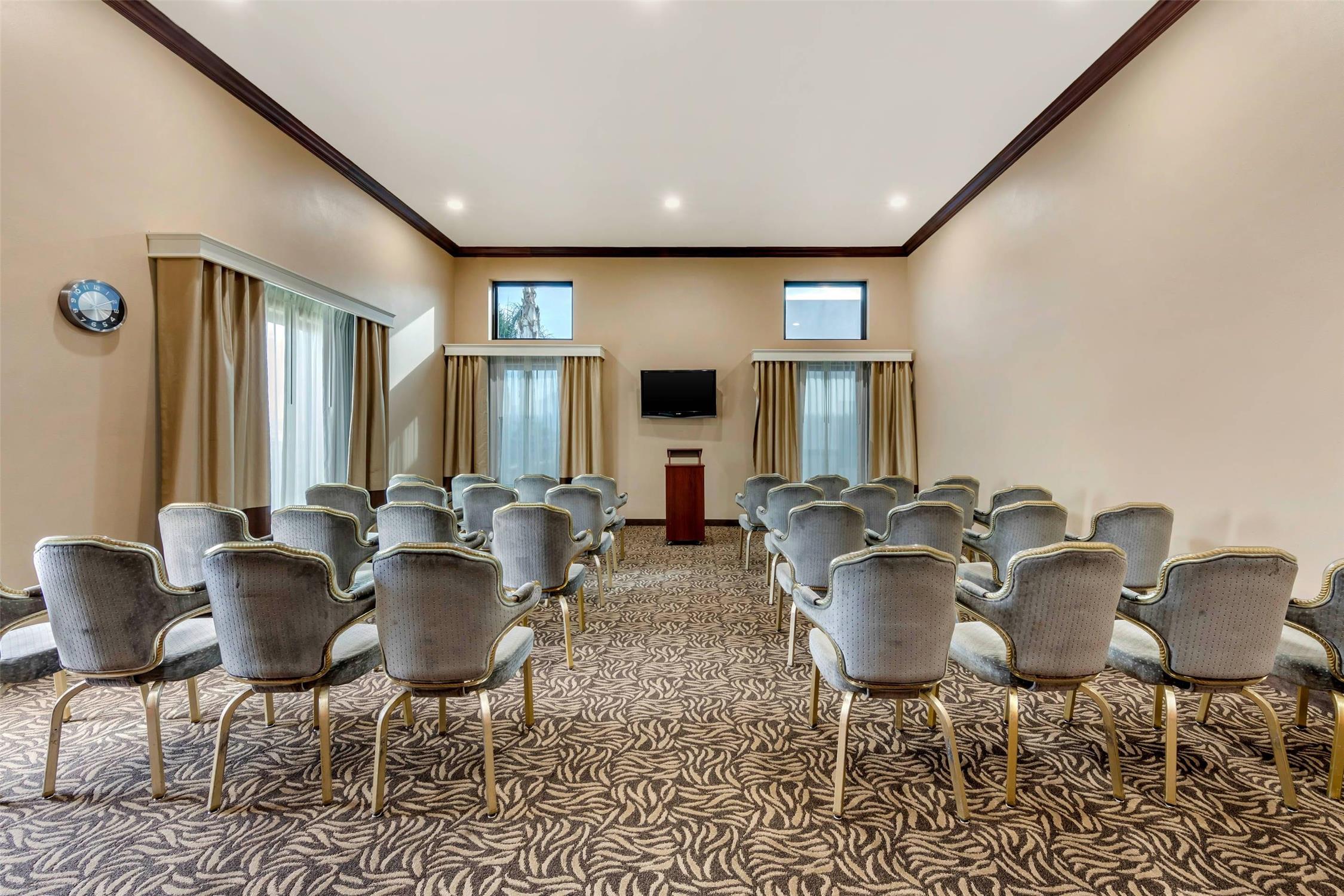 Comfort Inn & Suites San Bernardino 12/16