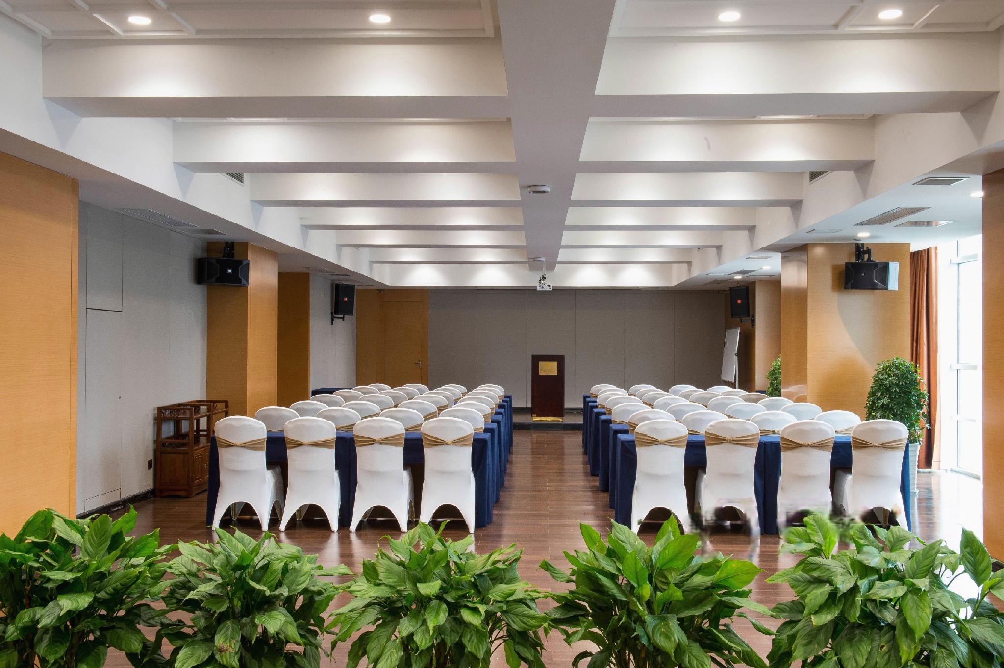 Qinchuan Hotel 47/55