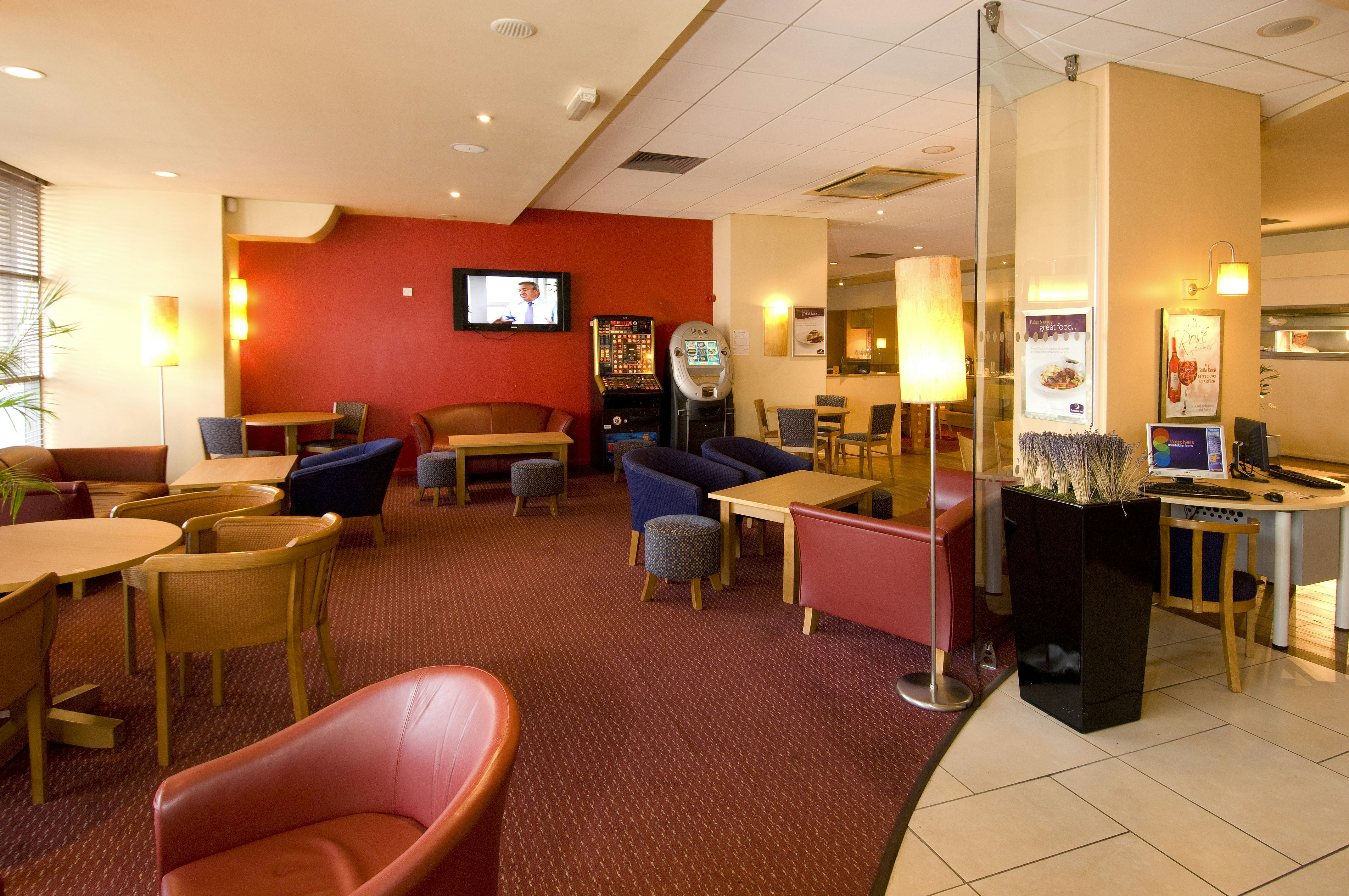 Premier Inn West Bromwich Town Centre (New Square) 23/26