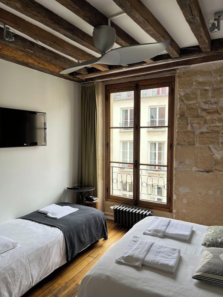 ROOM, TRIPLE, CITY VIEW