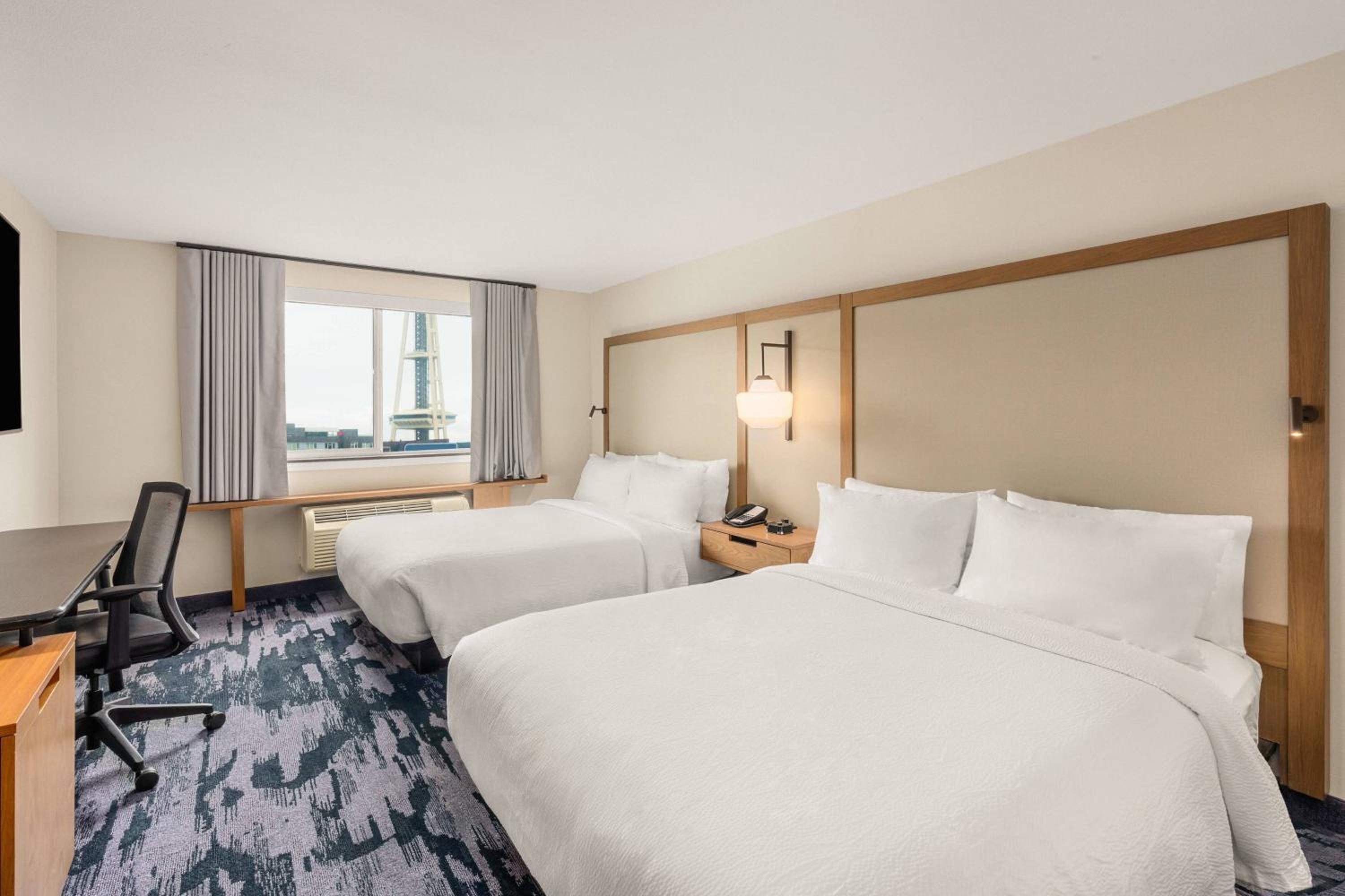 Room, 2 Queen Beds, Partial Landmark View, Bathtub, Accessible