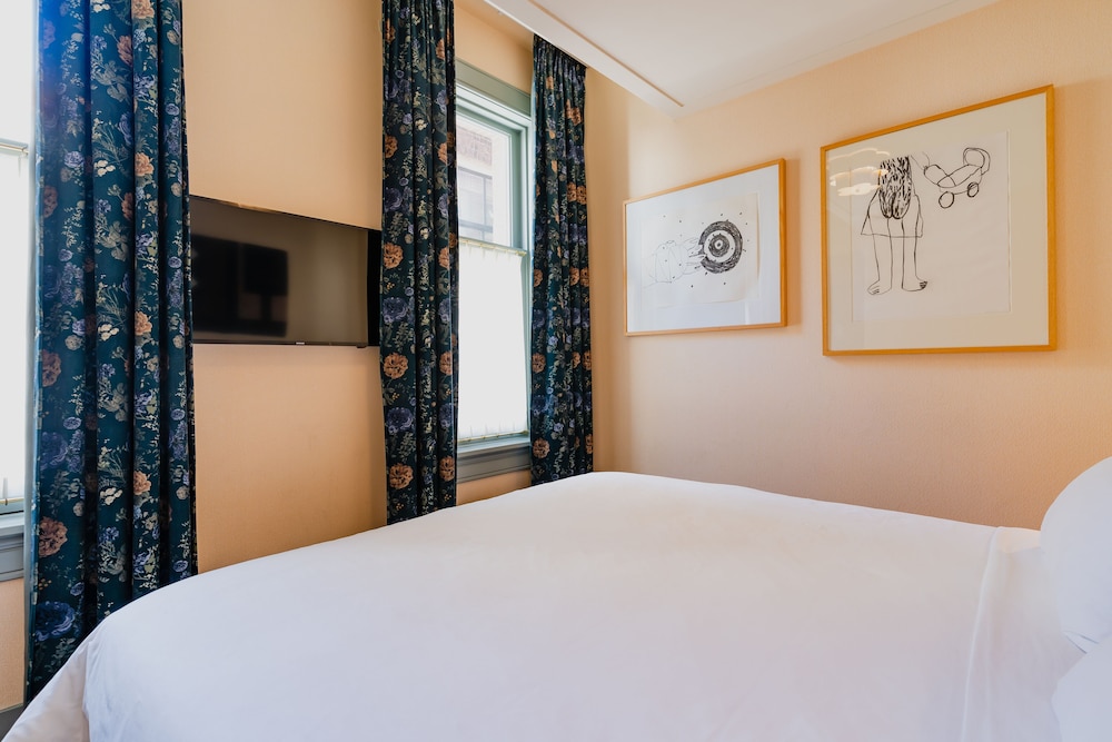 غرفة أساسية بسرير كوين، Hotel Mercier 6/10