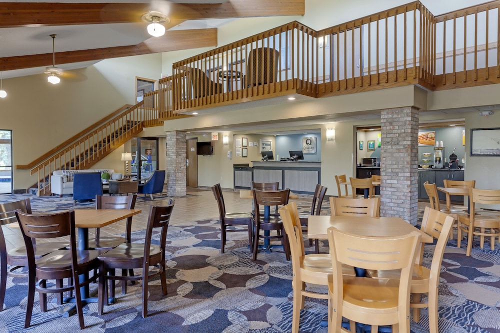 Quality Inn Oshkosh Aviation Park 28/35