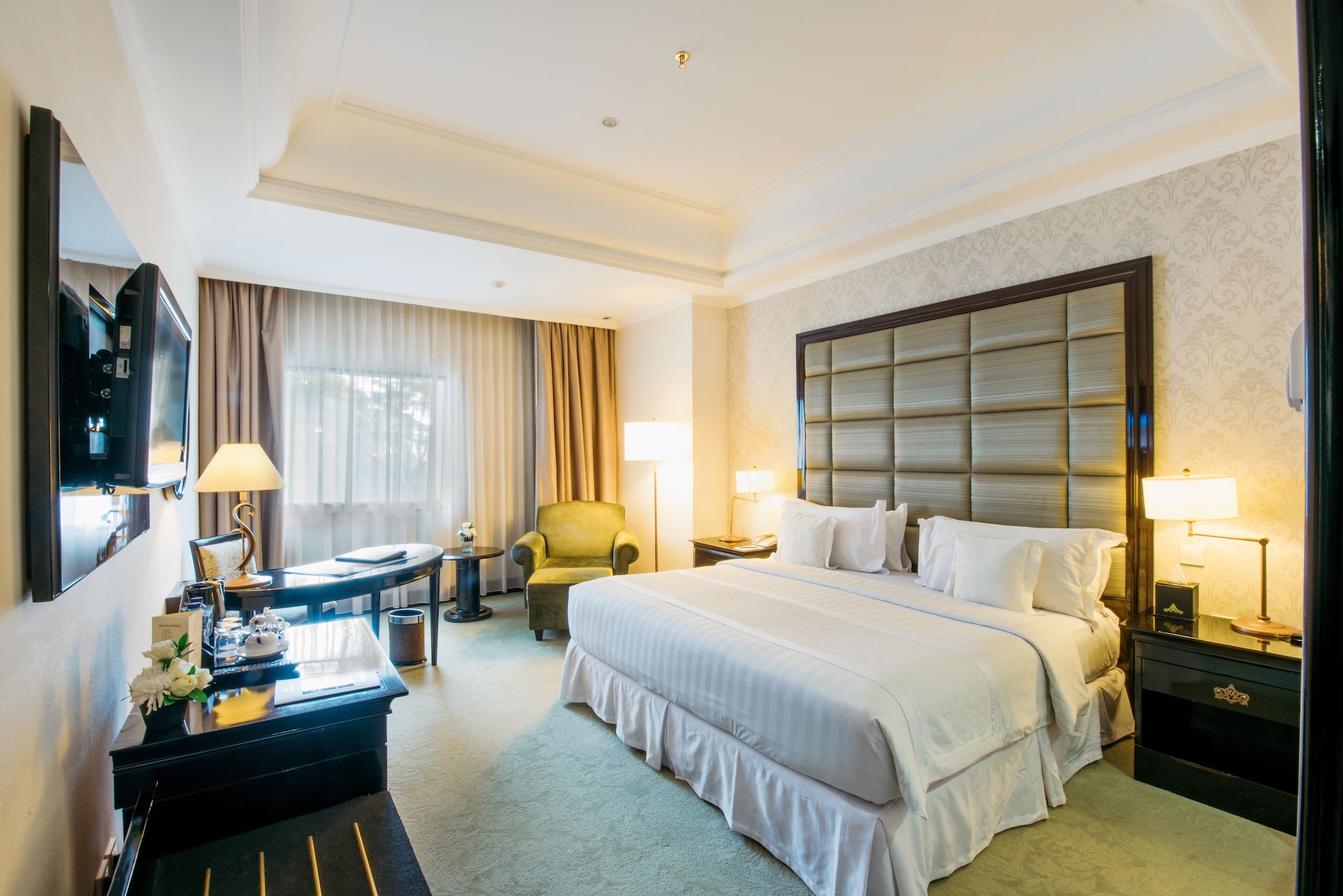 PREMIER, SINGLE, KING BED