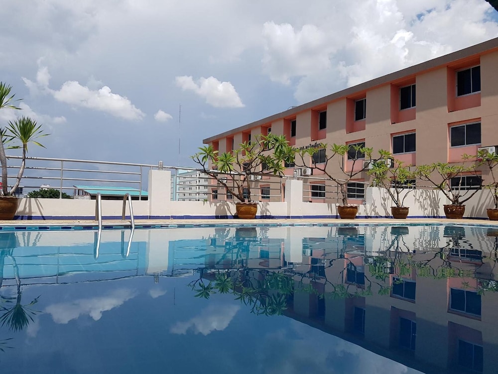 K.S. Pavilion Hotel 44/50