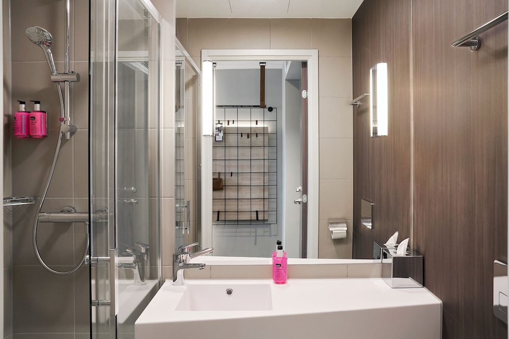 Moxy Bristol 34/37