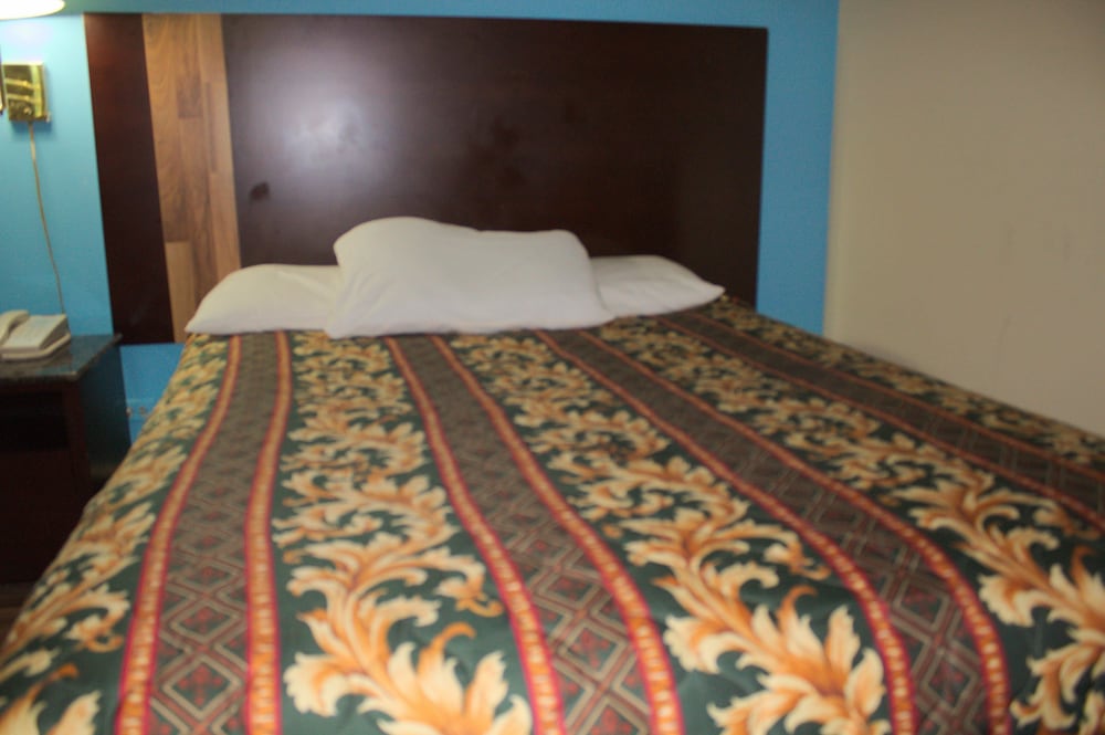 American Inn & Suites 14/28