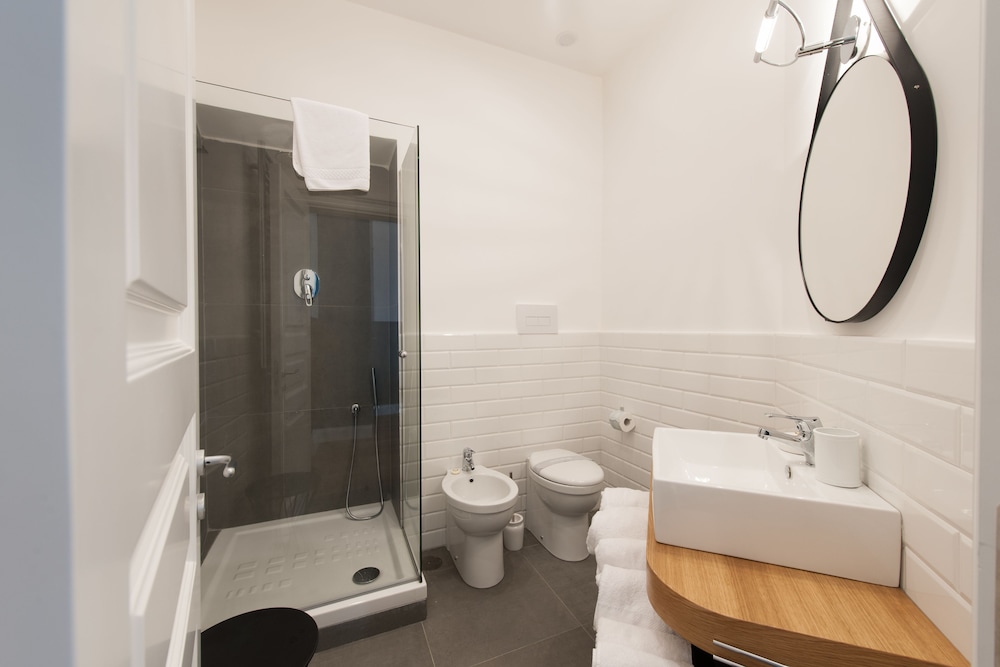 SANTA CHIARA BOUTIQUE HOTEL 68/73