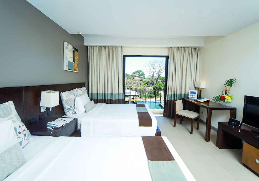 Fairways And Bluewater Newcoast Boracay 33/76