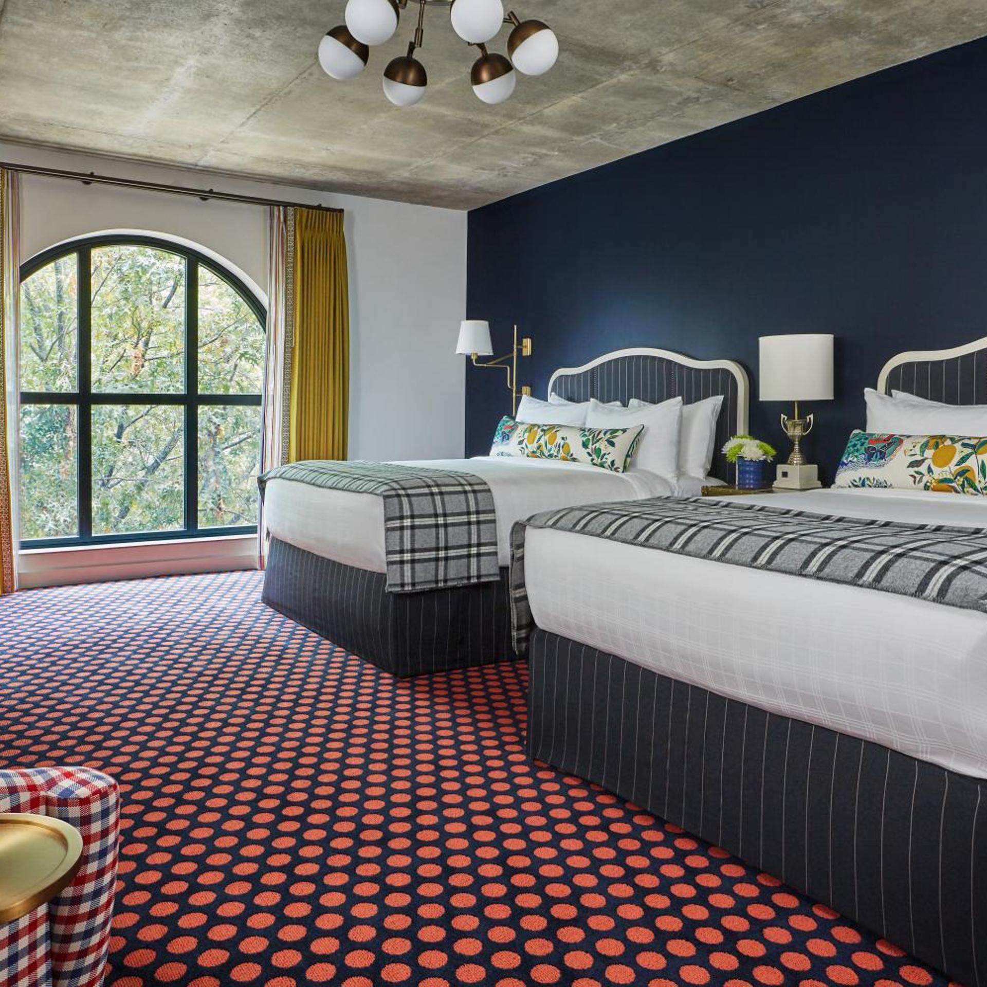 Graduate, Queen Bed