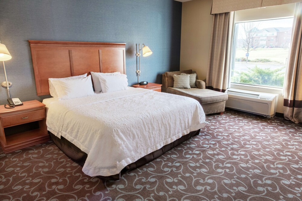 Hampton Inn & Suites Chicago Deer Park 9/44