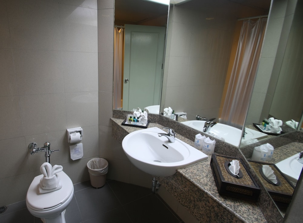 PHUKET MERLIN HOTEL 24/67