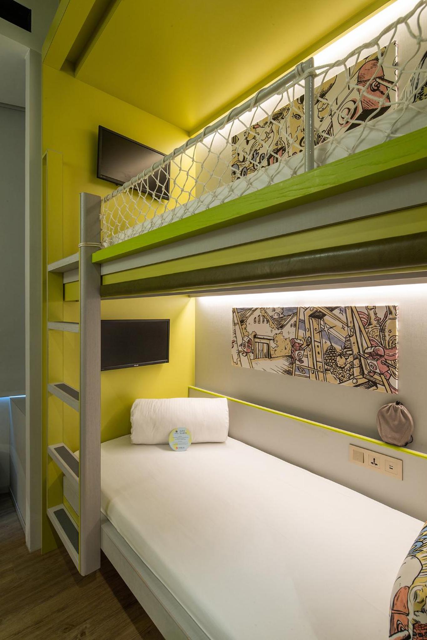 Room, Quadruple, 2 Bunk Beds, No Window