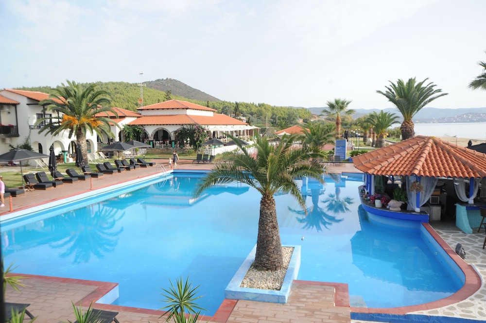 Assa Maris Beach Hotel 102/108