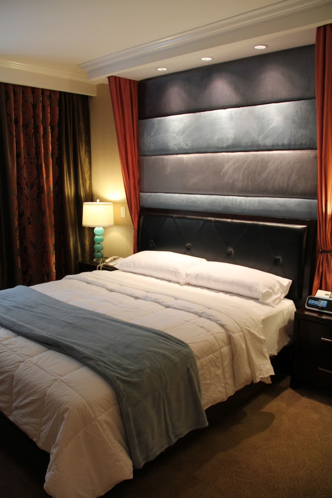 Garden Suite Hotel 13/56