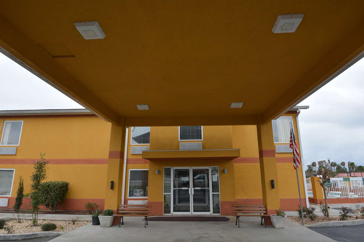 Jameson Inn & Suites Hazlehurst 2/37