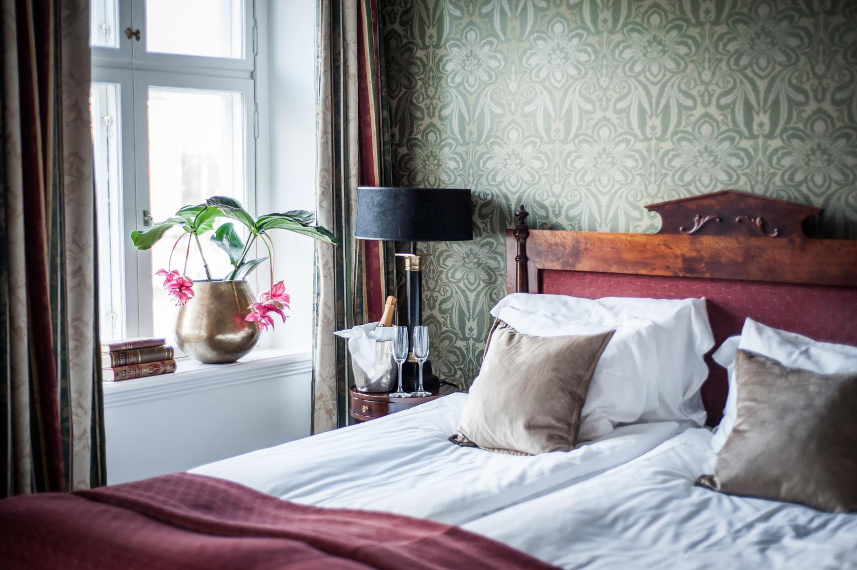 Superior, Double Bed, City View