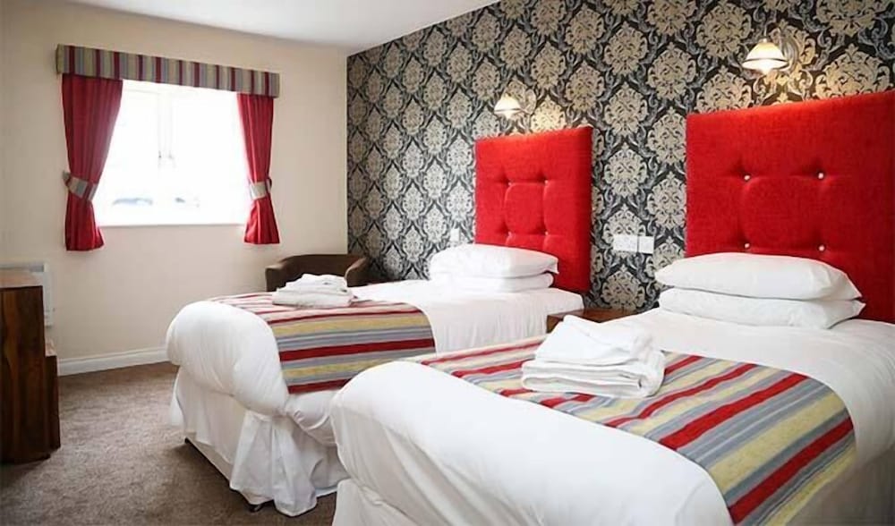 Cuttle Bridge Inn Hotel 5/28