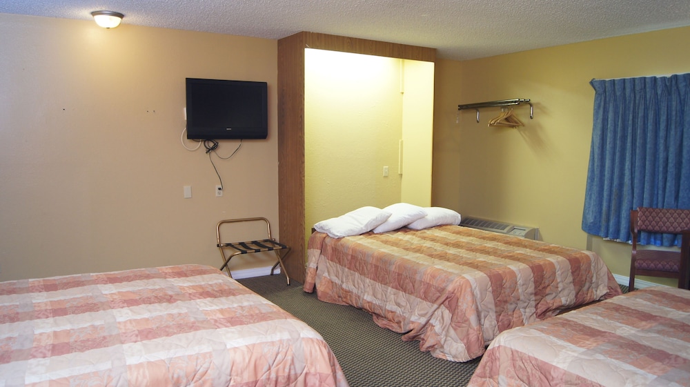 Holiday Lodge And Suites 17/46