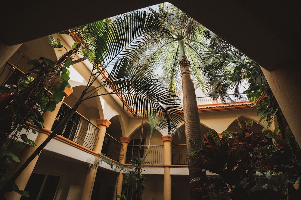 Sahara Hotel 40/71