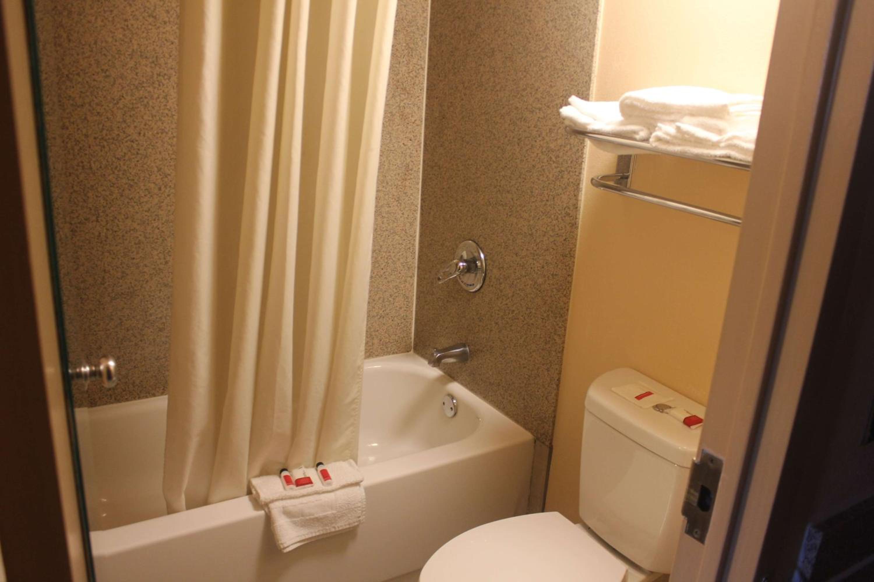 Super 8 By Wyndham Laurel, MD 25/26