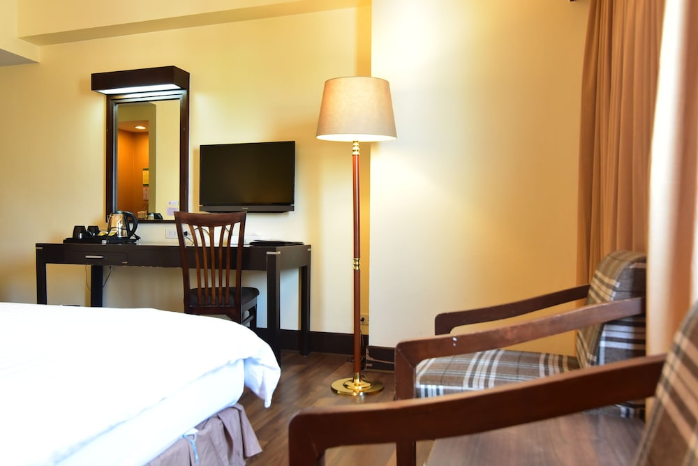 New Season Hotel 19/46