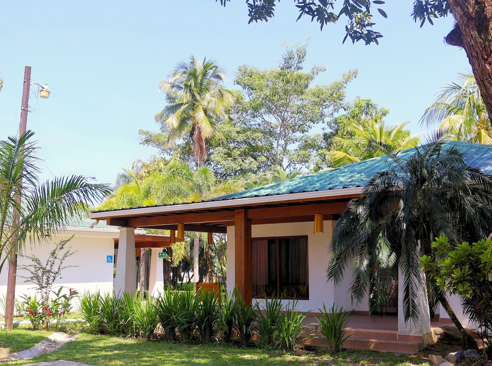 Paraiso Rainforest and Beach Hotel 2/48
