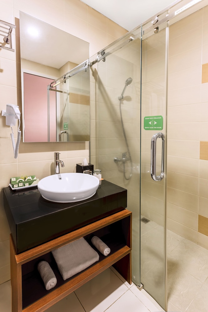 Lynt Hotel Jakarta 14/15