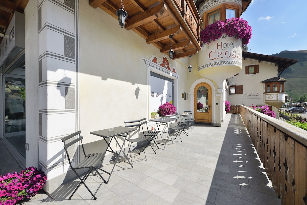 Crosal Hotel 32/50